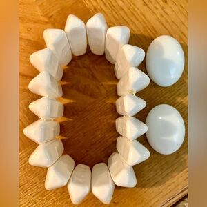 White chunky resin or acrylic stretch bangle bracelet and earrings set